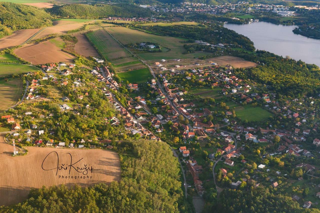 2 Bedroom Apartment, Brnenska Prehrada 2Km Brünn  Kültér fotó